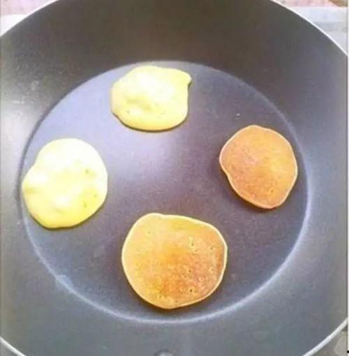 宝宝香蕉饼视频,简单美味，宝宝喜爱的健康早餐食谱